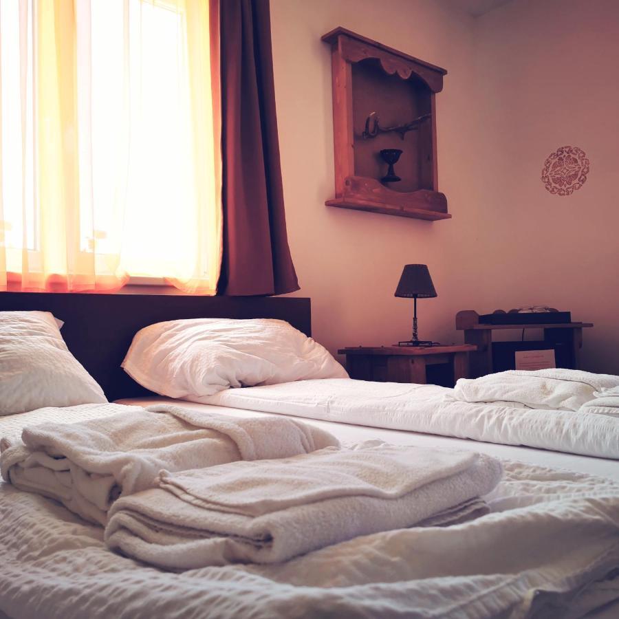 Szabolcs Vezer Panzio Bed & Breakfast Exterior foto
