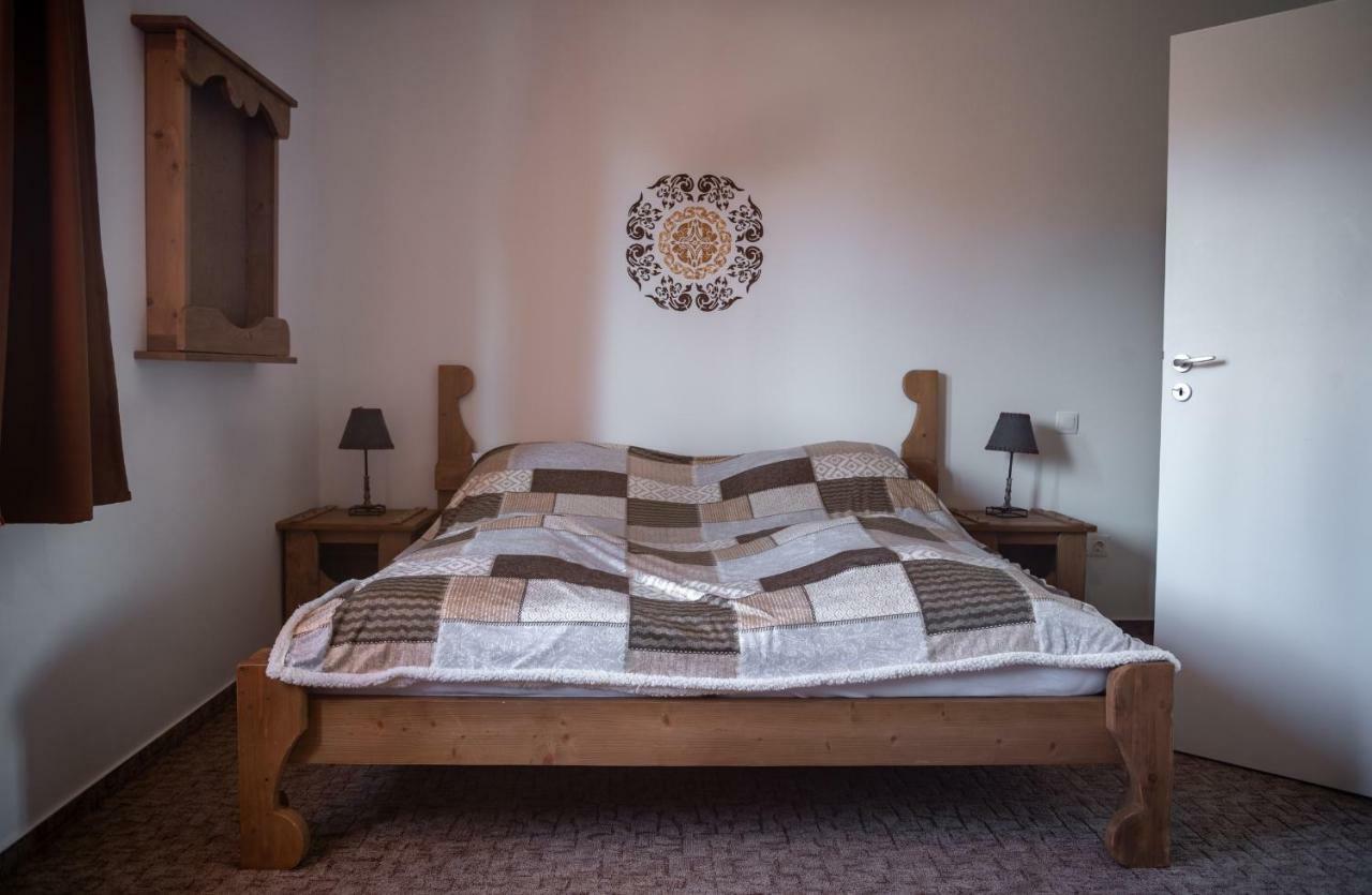 Szabolcs Vezer Panzio Bed & Breakfast Exterior foto